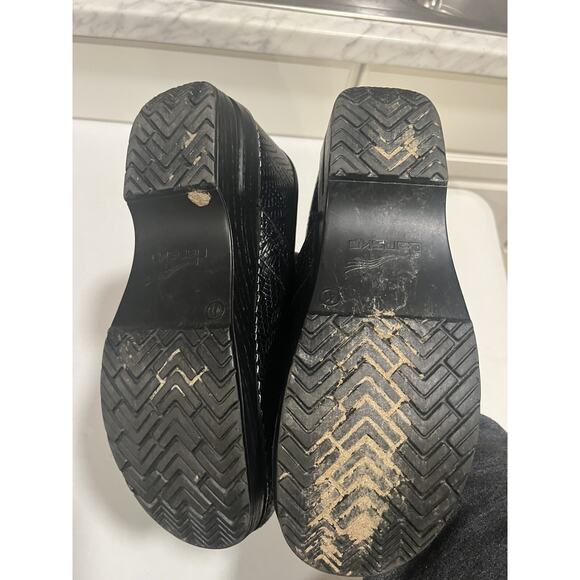 Dansko Womens Clogs Black Tooled Leather EU Size 41 US Size 10.5 Comfort Work - Picture 8 of 12